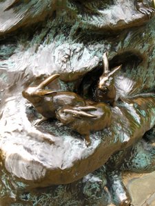 Conigli, (dettaglio) dalla statua di Peter Pan, 1912